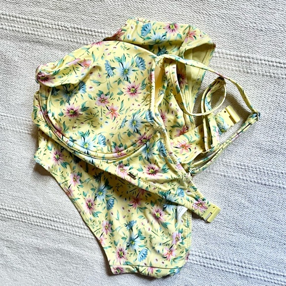 CHANGE BIKINI - Picture 2 of 8